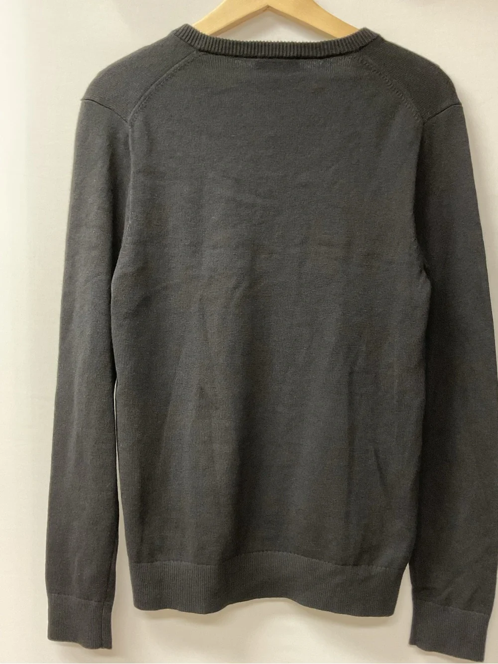 Brand New-Express Men’s classic men's black V-neck sweater